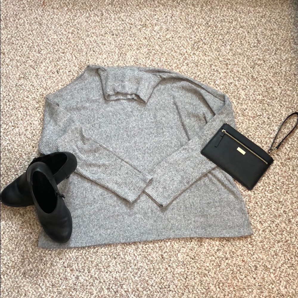 ⭐️Cold shoulder turtleneck sweater 5/25$ SALE!